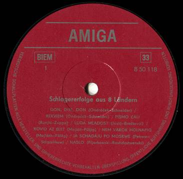 Ein Bild, das Gras, Schild, schlie�en, Ball enth�lt.

Automatisch generierte Beschreibung