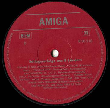 Ein Bild, das Gras, Schild, schlie�en, Ball enth�lt.

Automatisch generierte Beschreibung