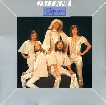 Ein Bild, das Kleidung, Person, Menschliches Gesicht, Kleid enth�lt.

Automatisch generierte Beschreibung