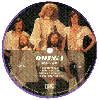 Ein Bild, das Kleidung, Menschliches Gesicht, Person, L�cheln enth�lt.

Automatisch generierte Beschreibung