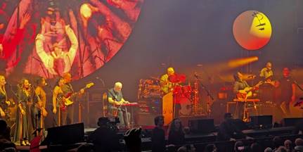 Ein Bild, das Konzert, Unterhaltung, Darbietung, Auftritt enth�lt.

Automatisch generierte Beschreibung